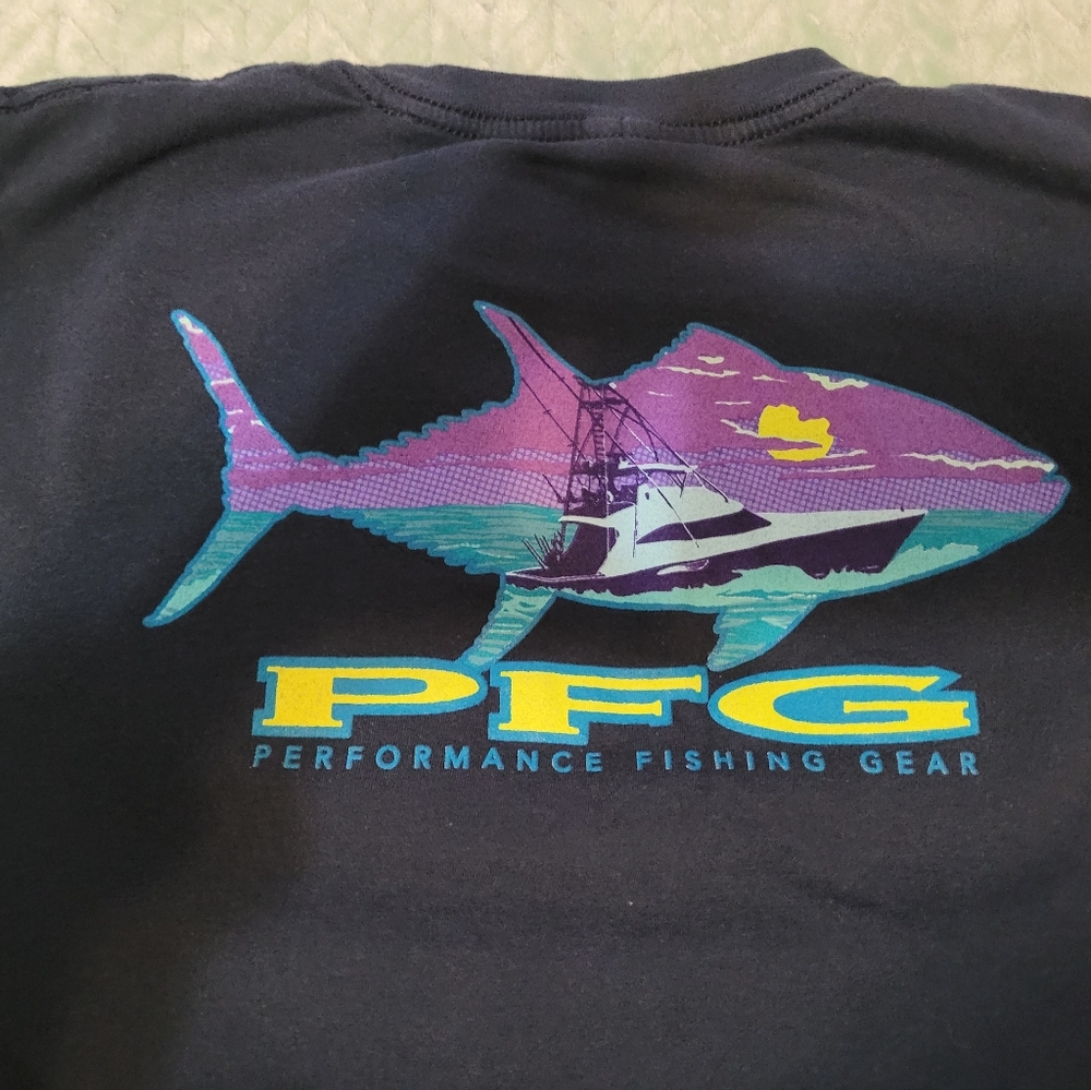 Columbia men's fishing gear t shirt dark blue with logo on front an back